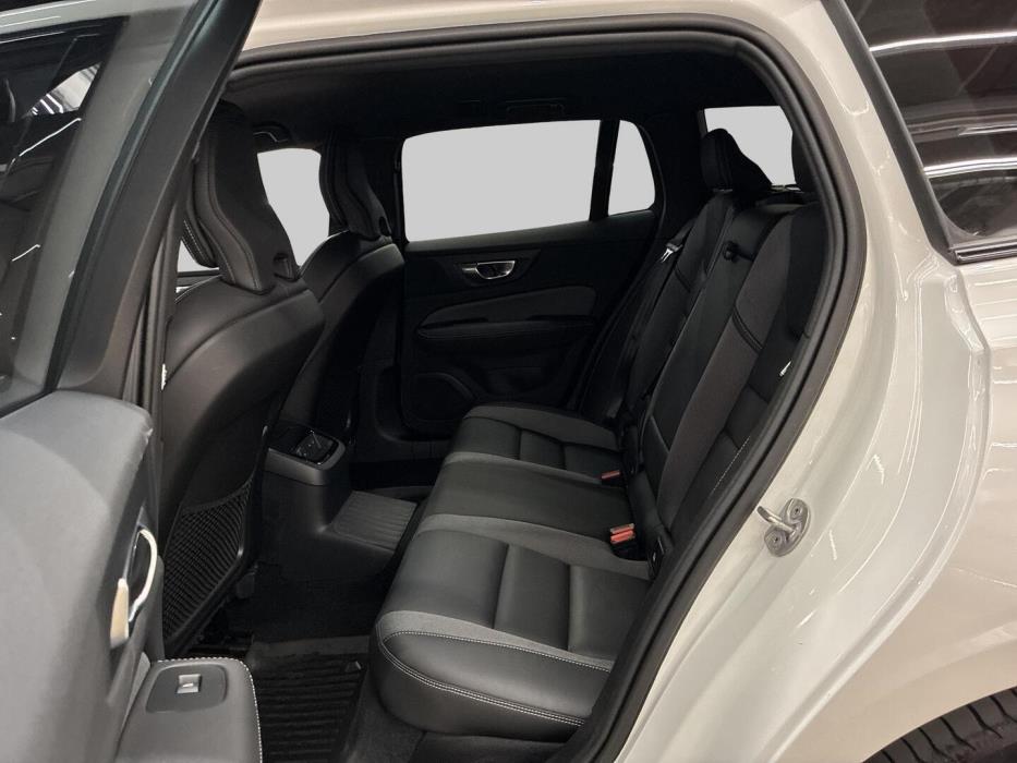 VOLVO V60 2023