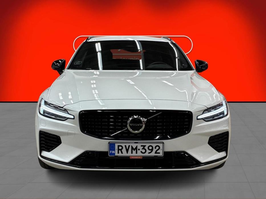 VOLVO V60 2023