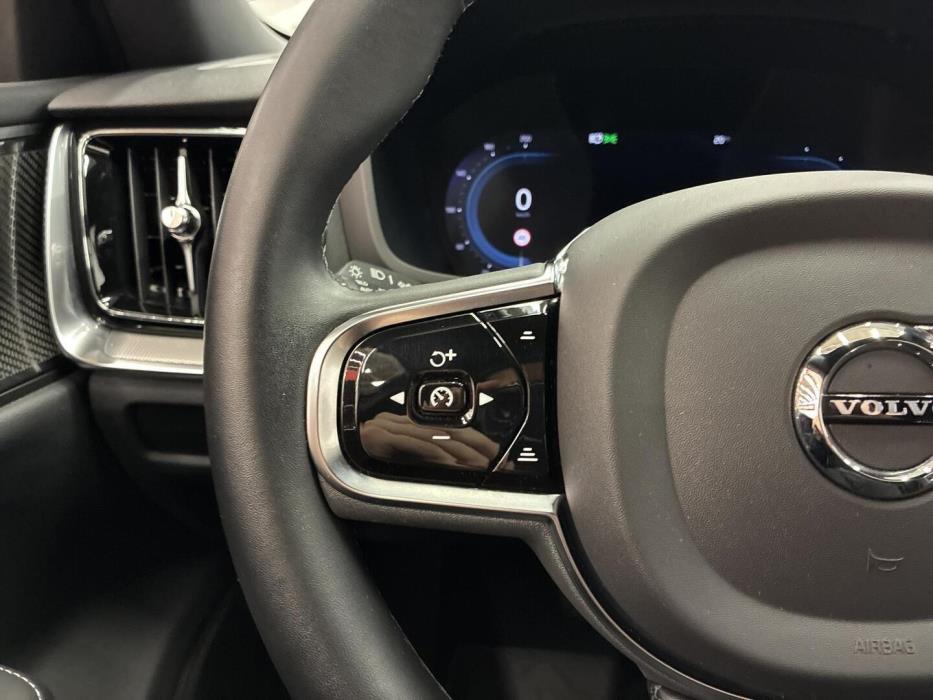 VOLVO V60 2023
