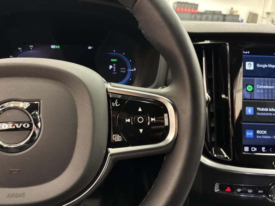 VOLVO V60 2023