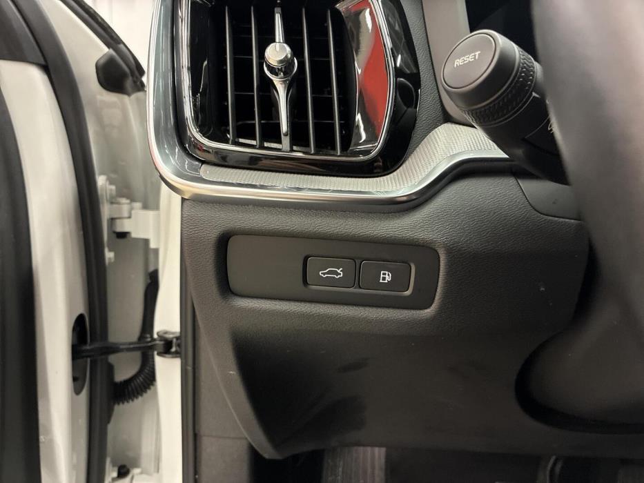 VOLVO V60 2023