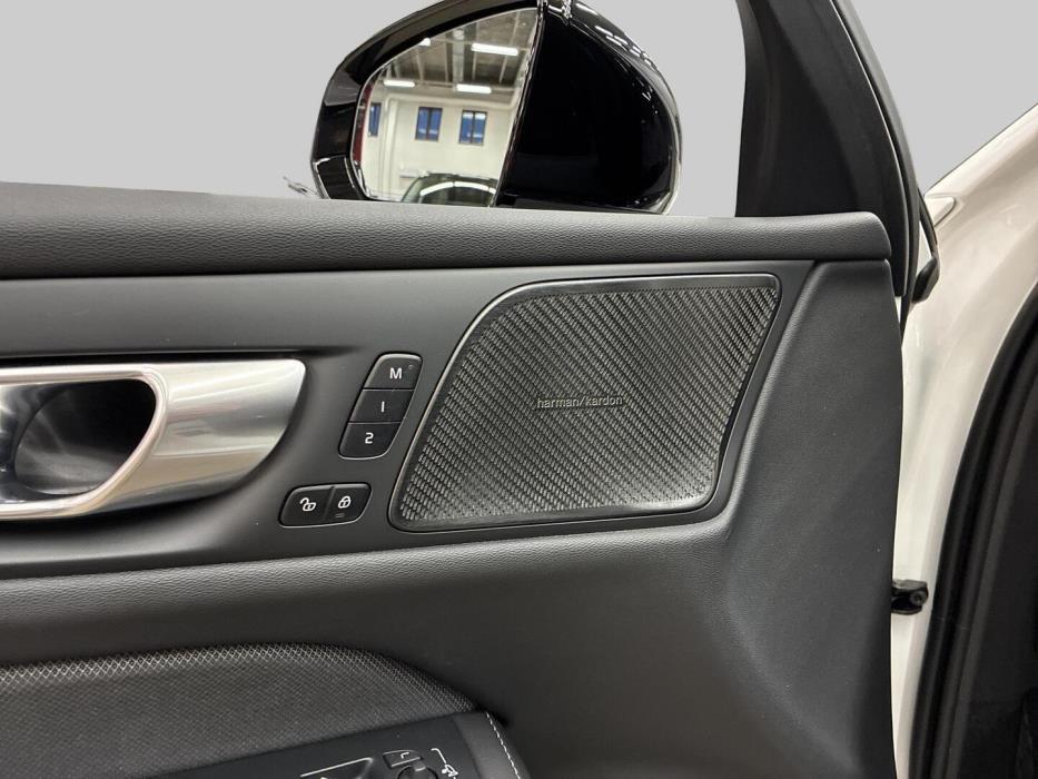 VOLVO V60 2023