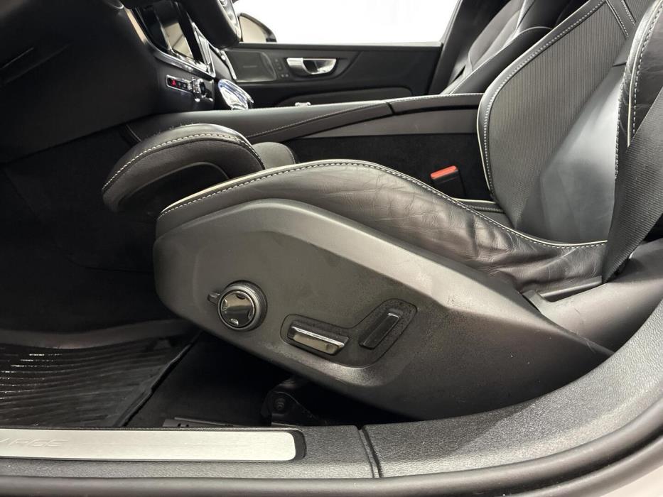 VOLVO V60 2023