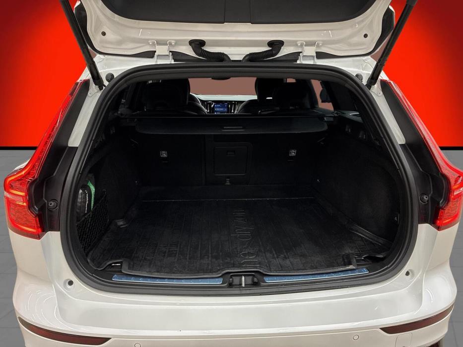 VOLVO V60 2023