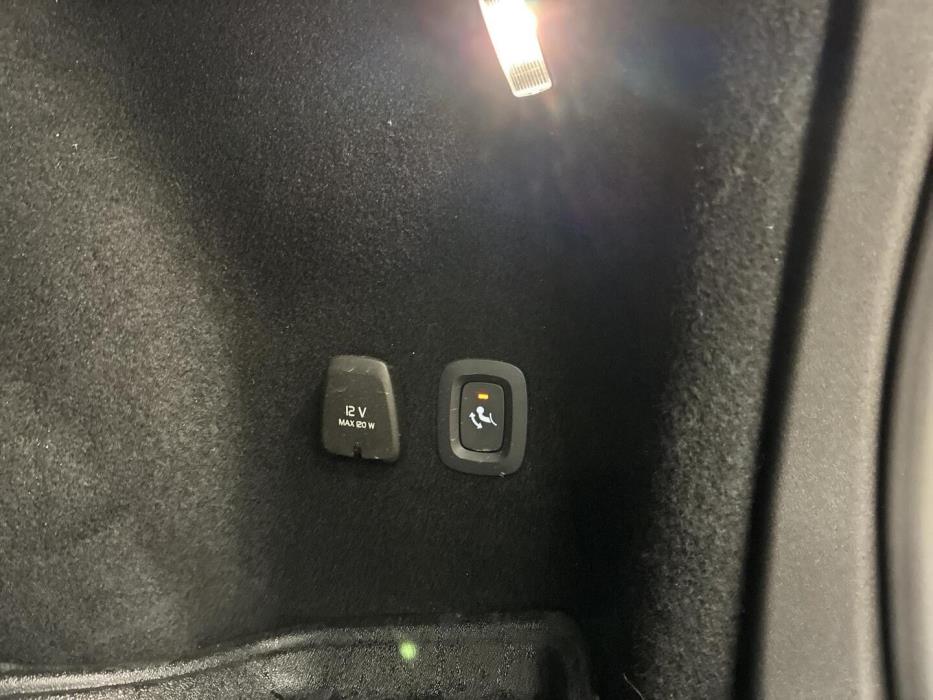 VOLVO V60 2023