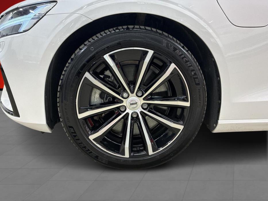VOLVO V60 2023