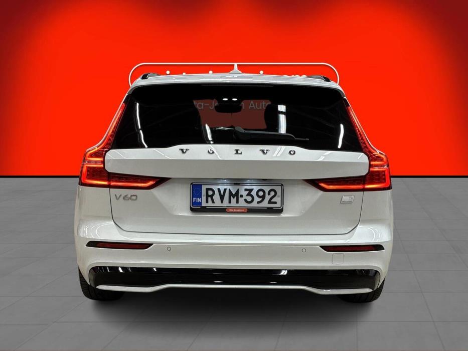 VOLVO V60 2023
