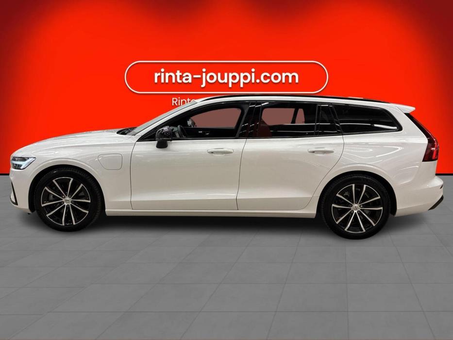 VOLVO V60 2023