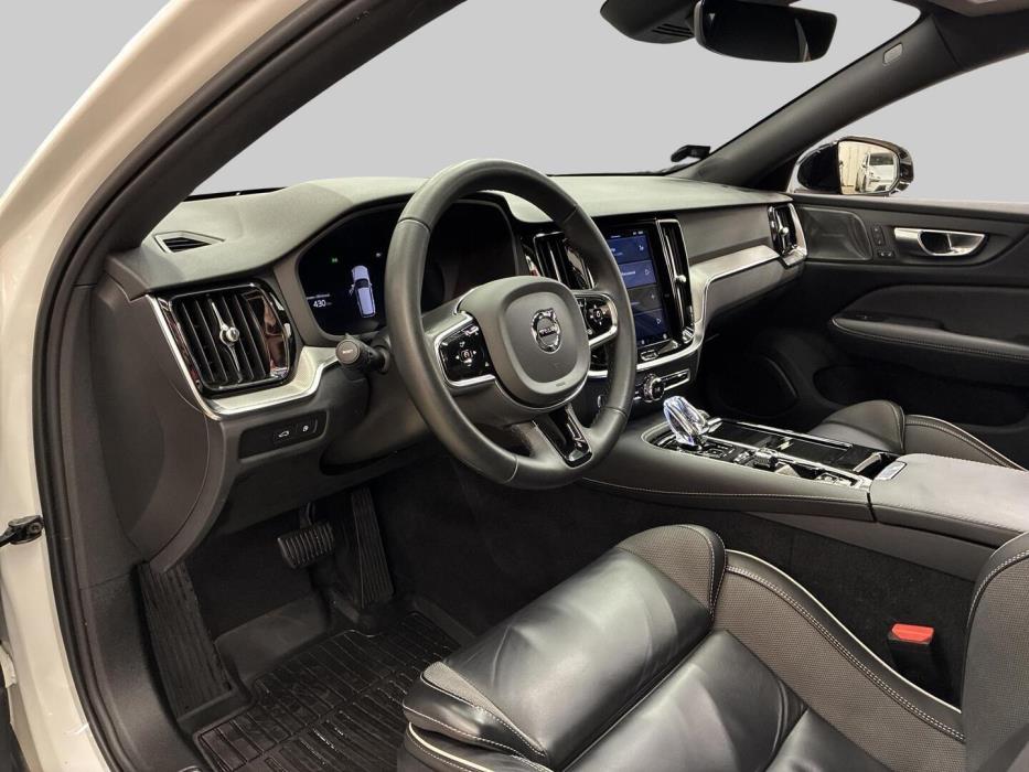 VOLVO V60 2023