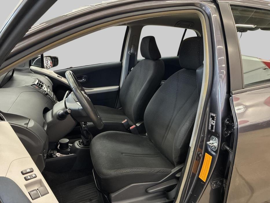 TOYOTA Yaris 2010