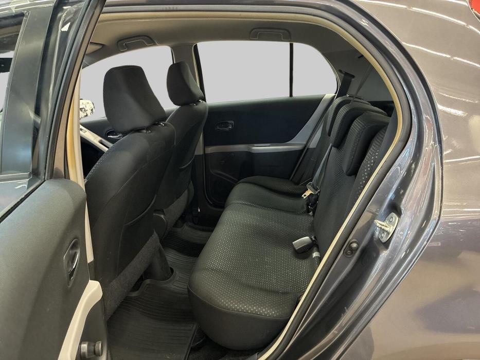 TOYOTA Yaris 2010