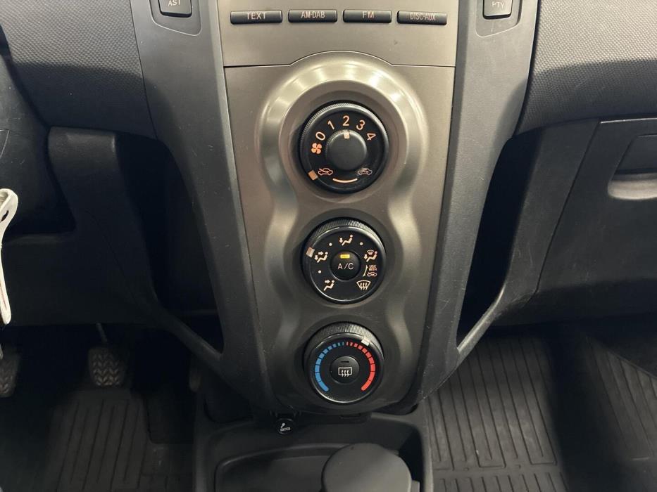 TOYOTA Yaris 2010