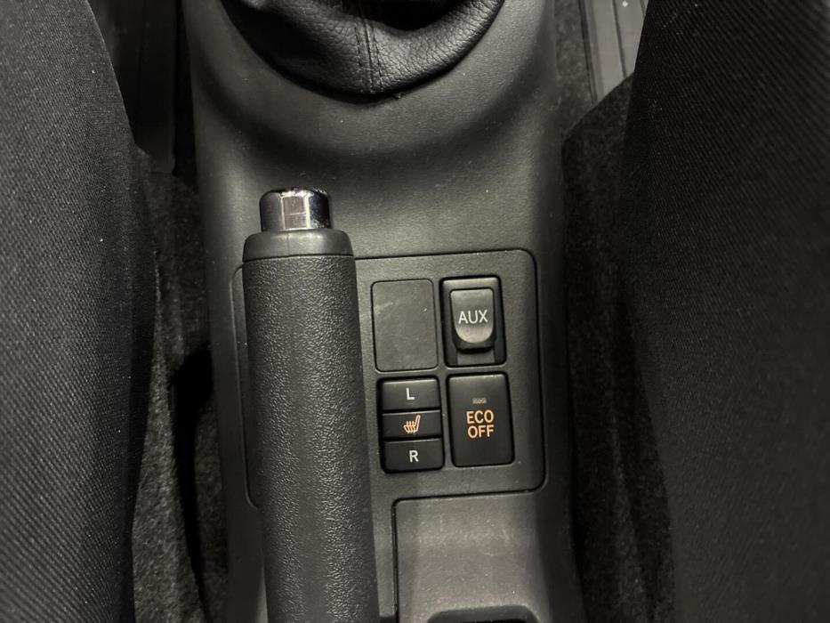 TOYOTA Yaris 2010