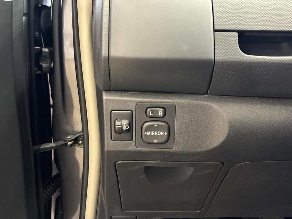 TOYOTA Yaris 2010