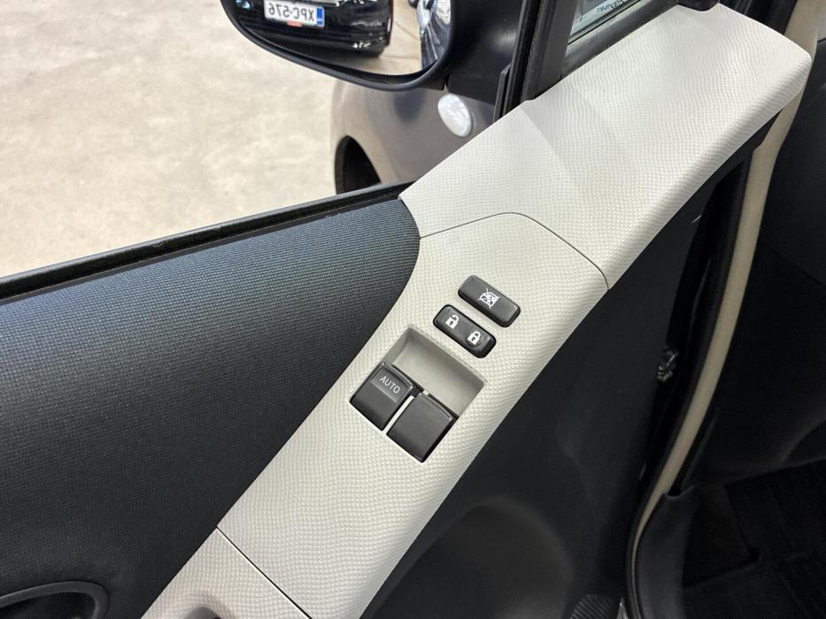 TOYOTA Yaris 2010