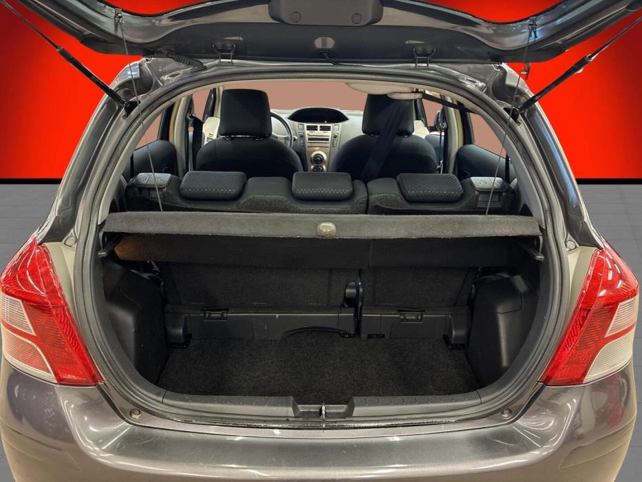 TOYOTA Yaris 2010
