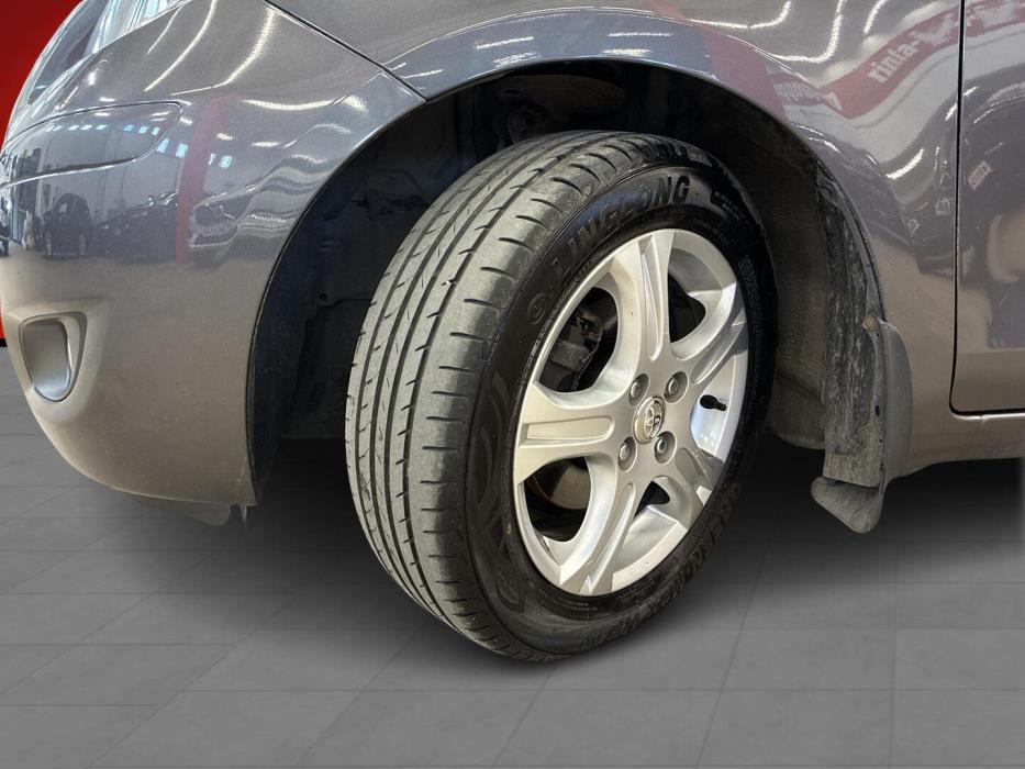 TOYOTA Yaris 2010