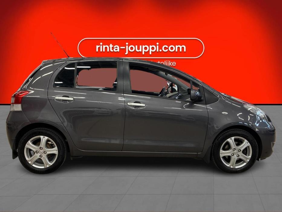 TOYOTA Yaris 2010