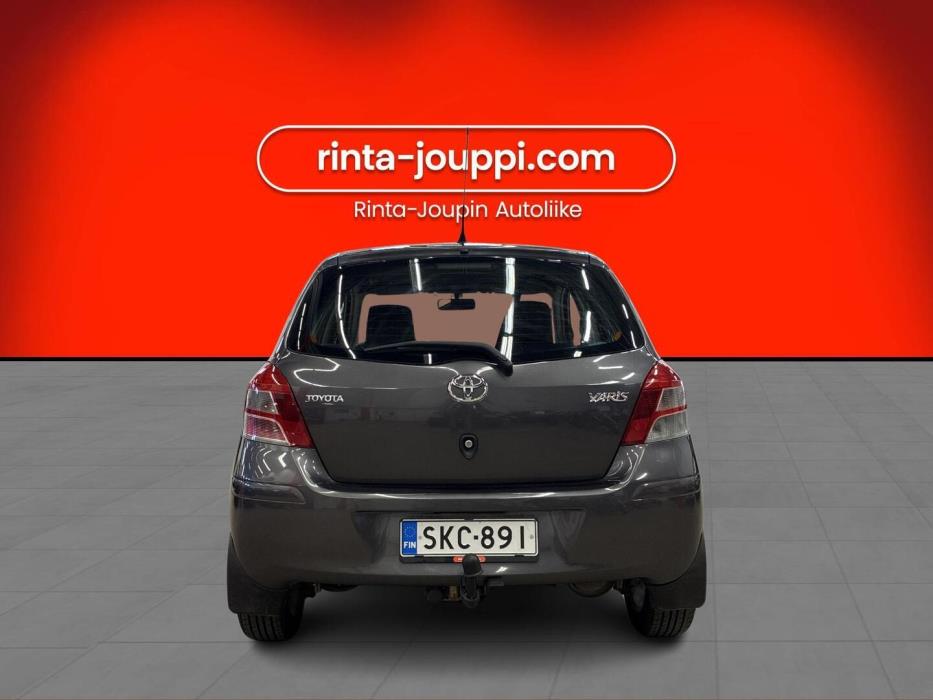 TOYOTA Yaris 2010