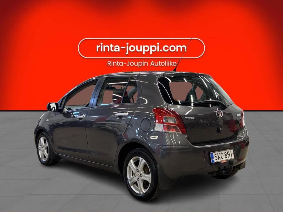 TOYOTA Yaris 2010