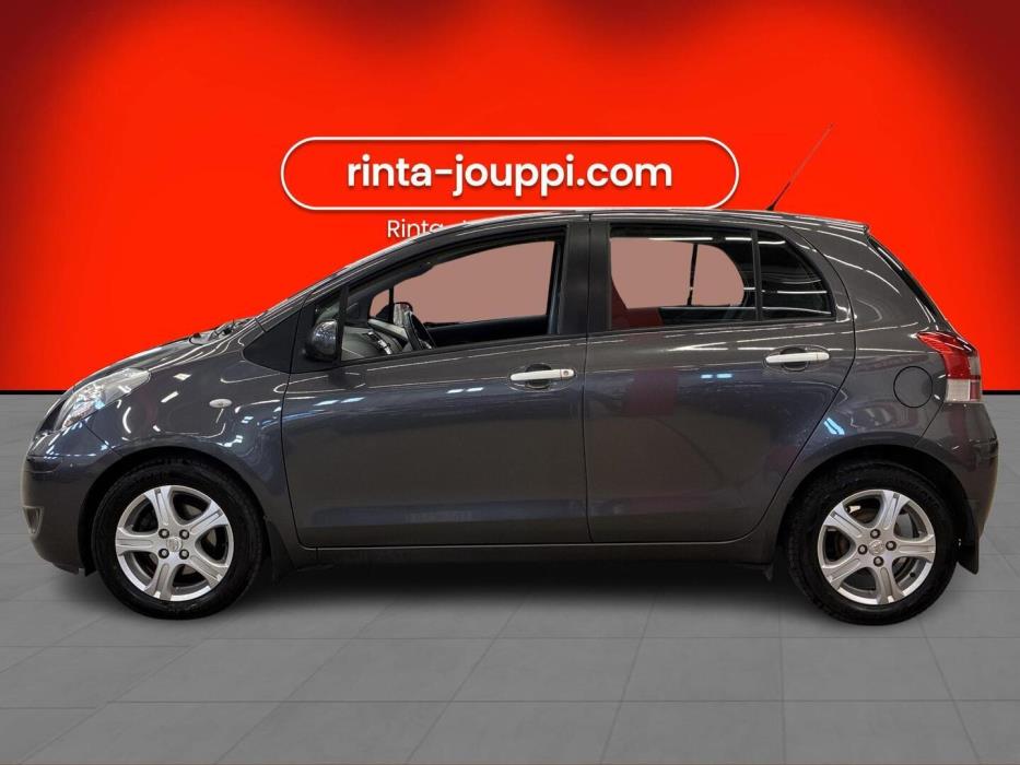 TOYOTA Yaris 2010