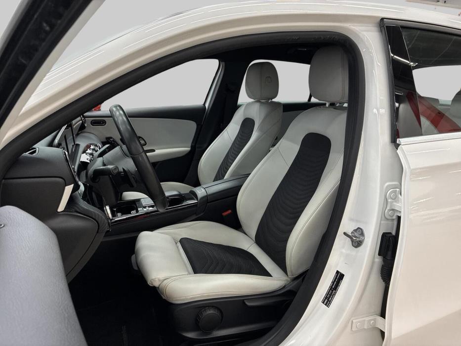 MERCEDES-BENZ A 2019
