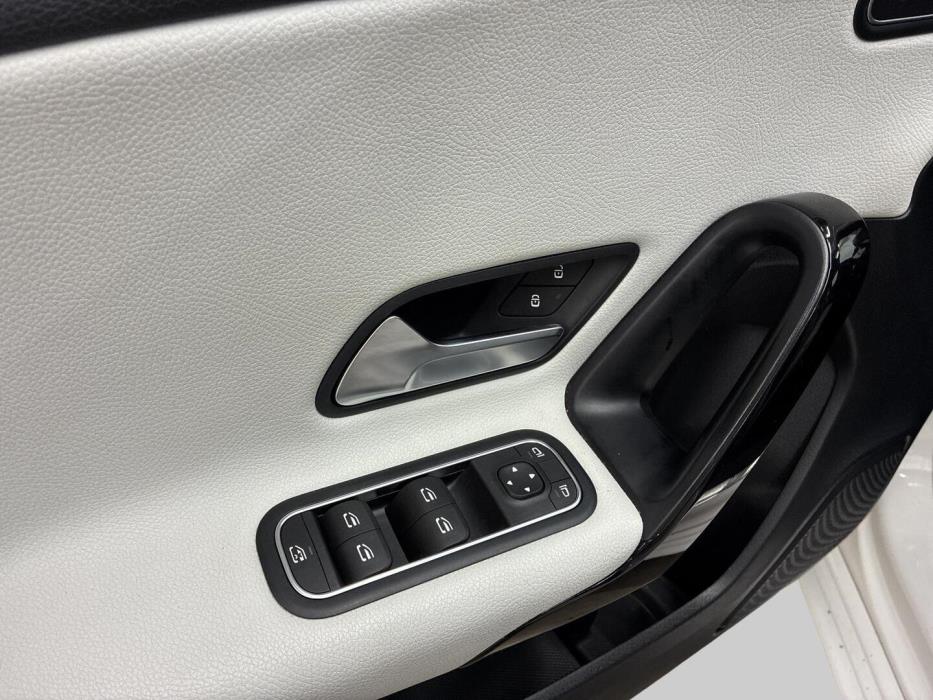 MERCEDES-BENZ A 2019