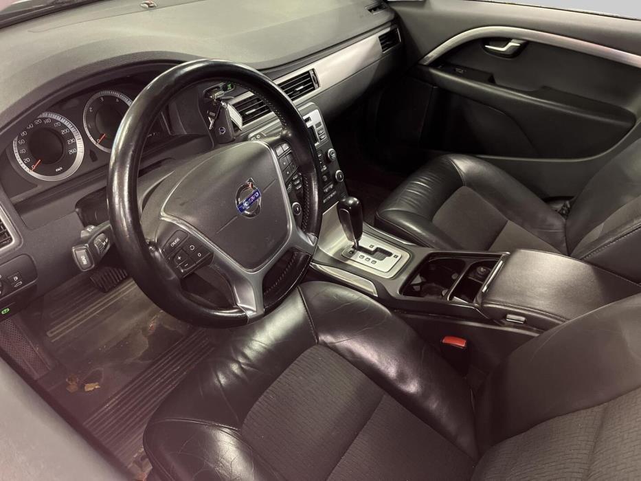 VOLVO V70 2010