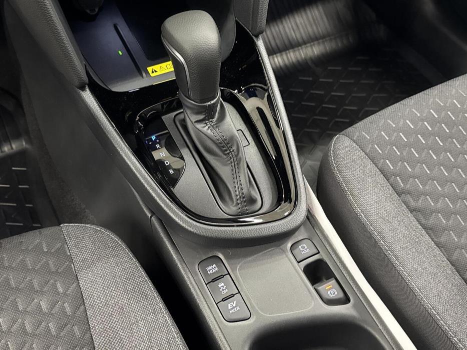 TOYOTA YARIS CROSS 2025