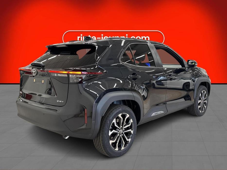 TOYOTA YARIS CROSS 2025
