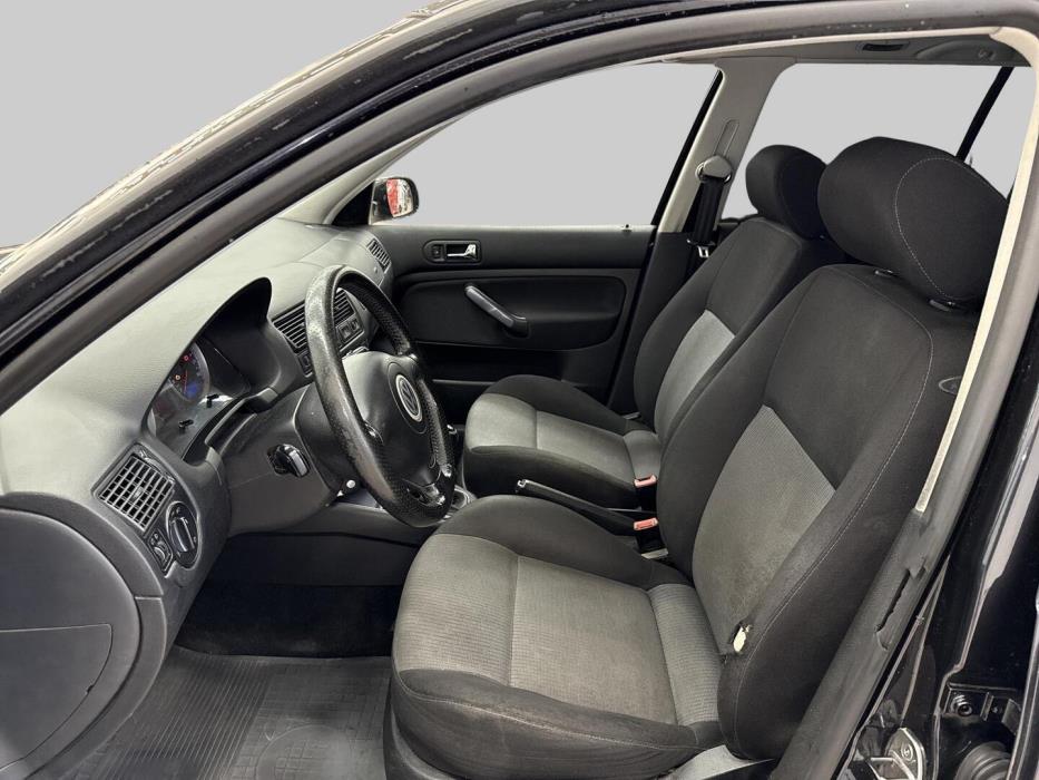 VOLKSWAGEN Golf Variant 2005