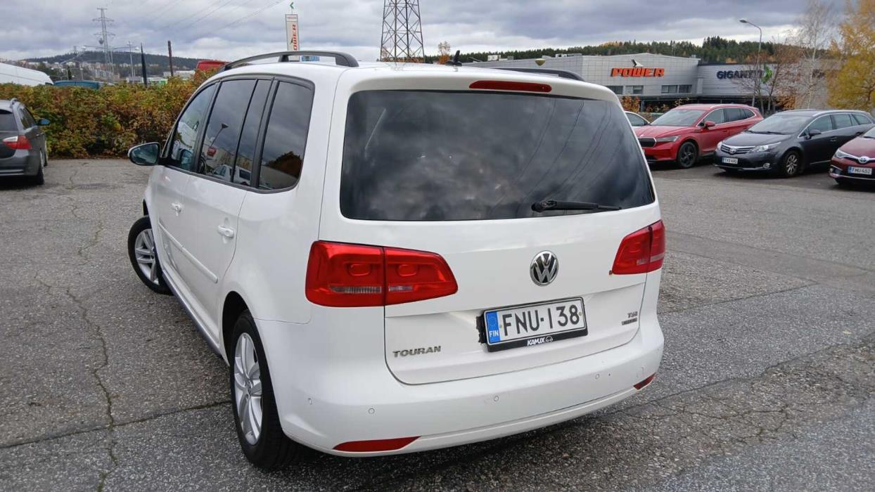 VOLKSWAGEN Touran 2014