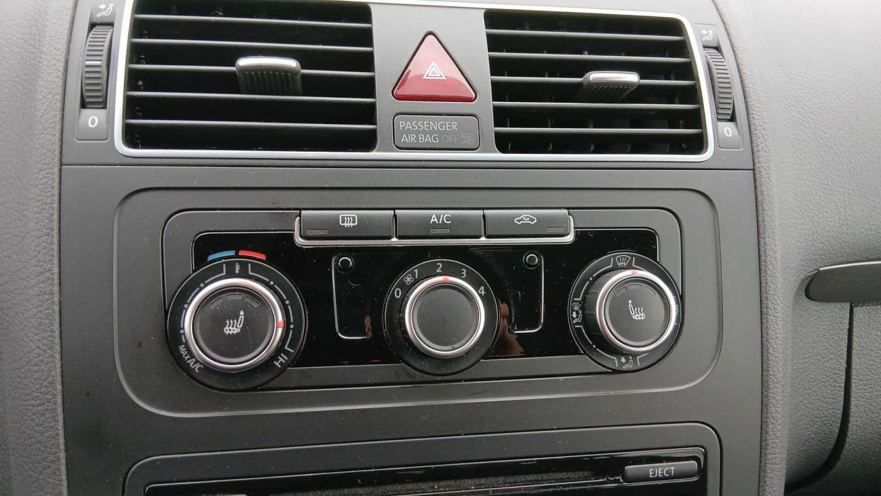 VOLKSWAGEN Touran 2014