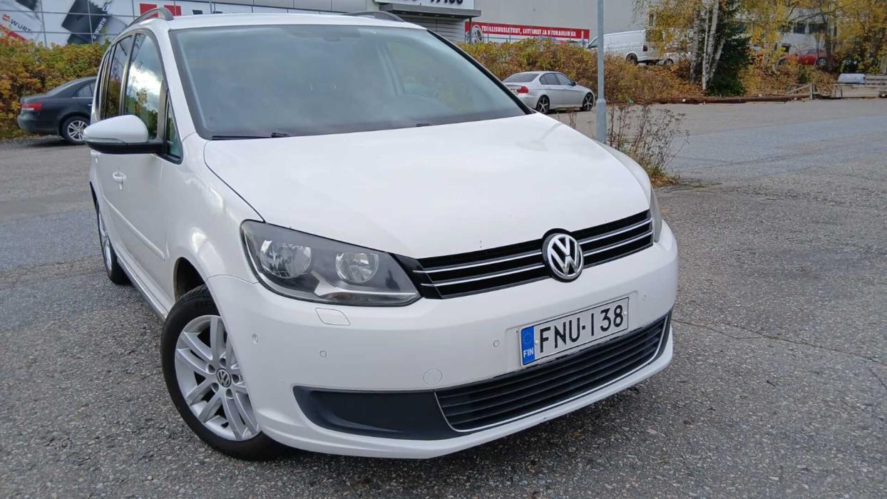 VOLKSWAGEN Touran 2014
