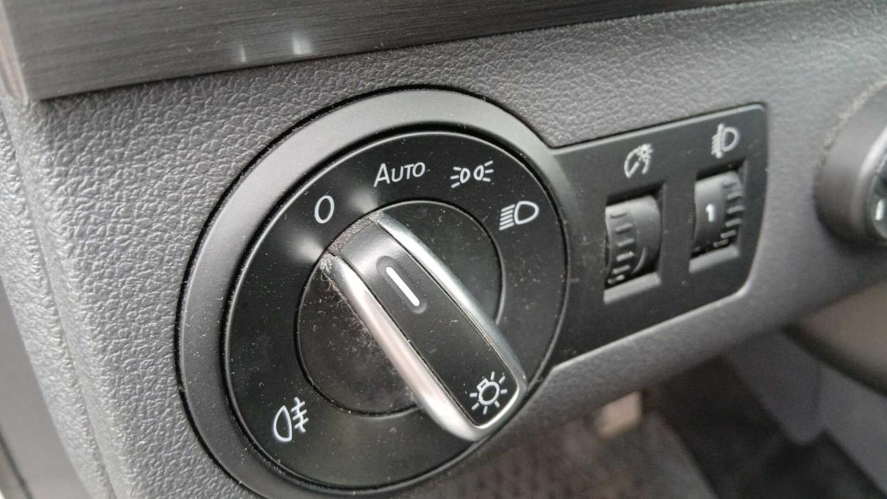 VOLKSWAGEN Touran 2014