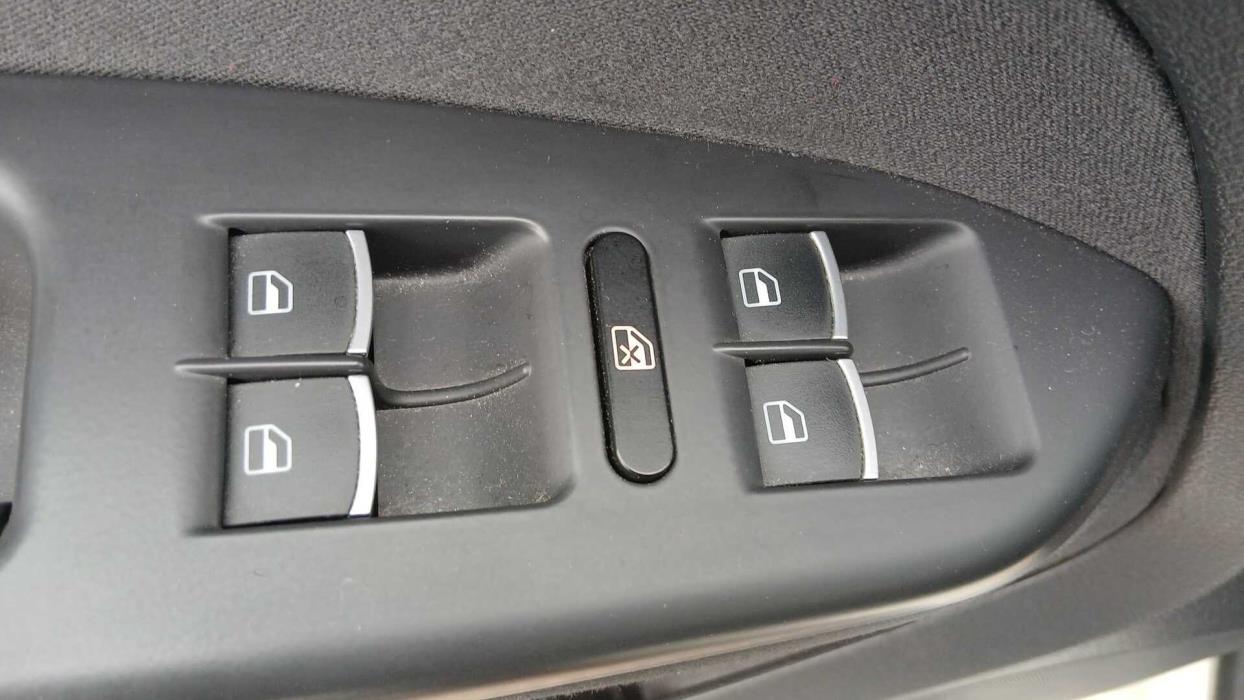 VOLKSWAGEN Touran 2014