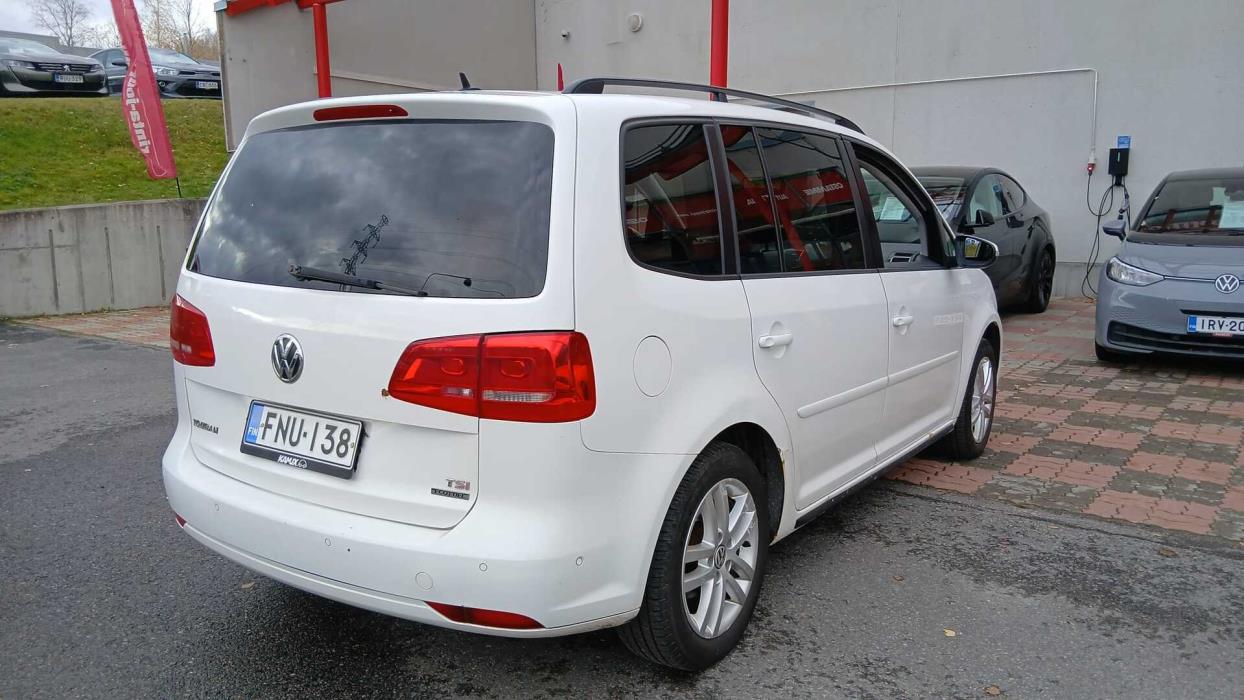 VOLKSWAGEN Touran 2014