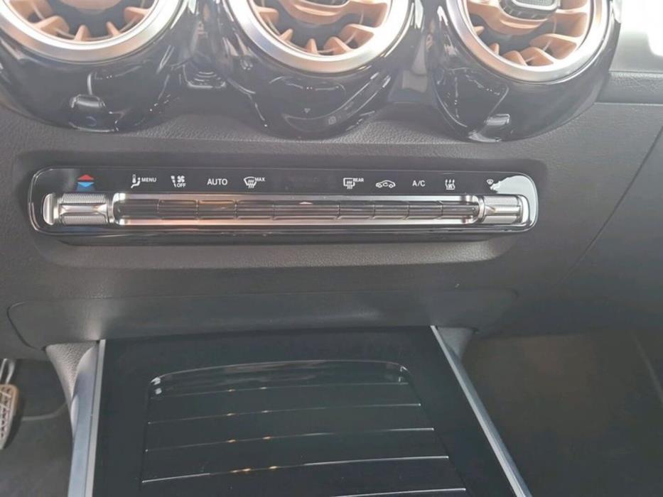 MERCEDES-BENZ EQB 2022