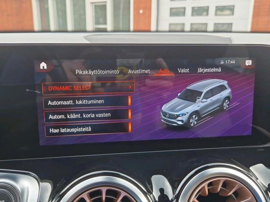 MERCEDES-BENZ EQB 2022
