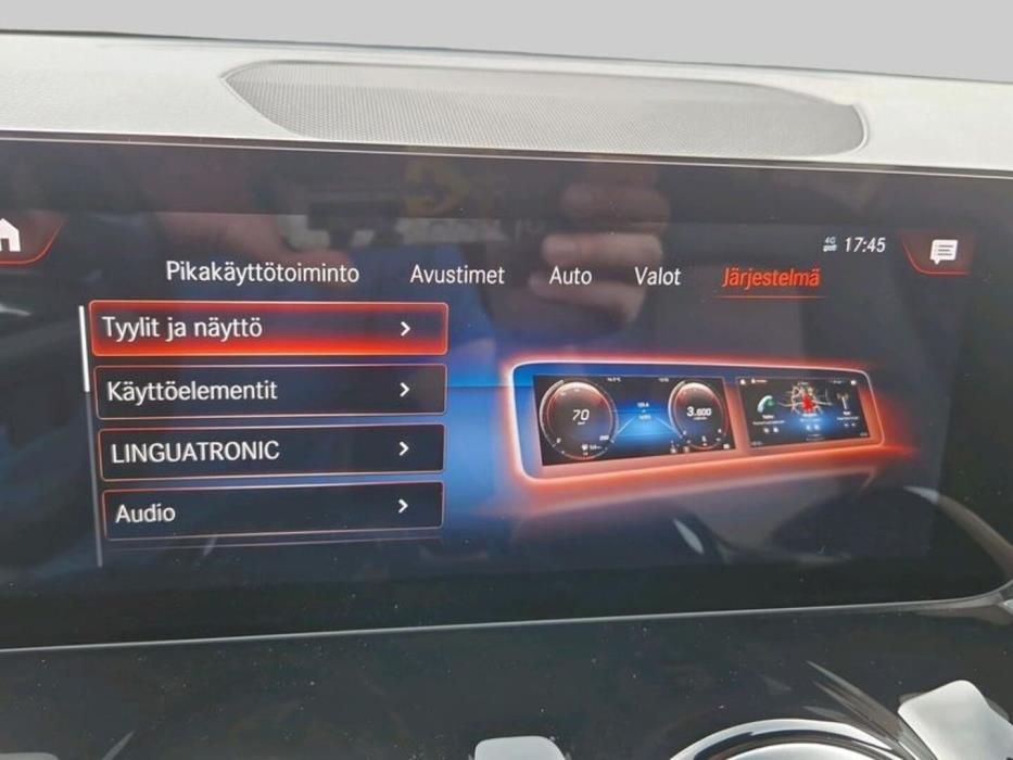 MERCEDES-BENZ EQB 2022