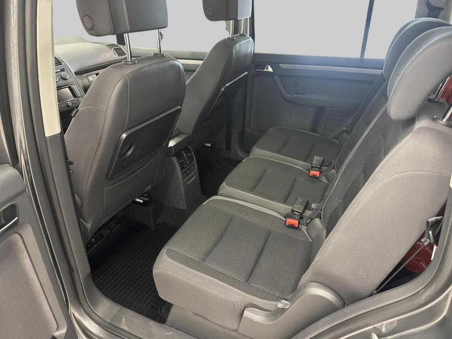 VOLKSWAGEN Touran 2013