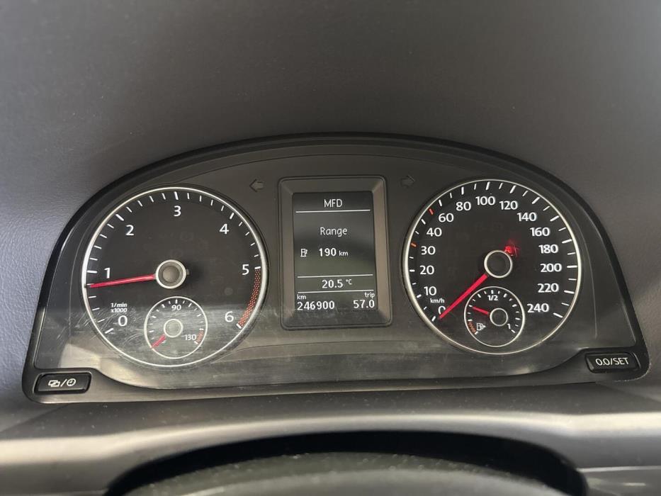 VOLKSWAGEN Touran 2013