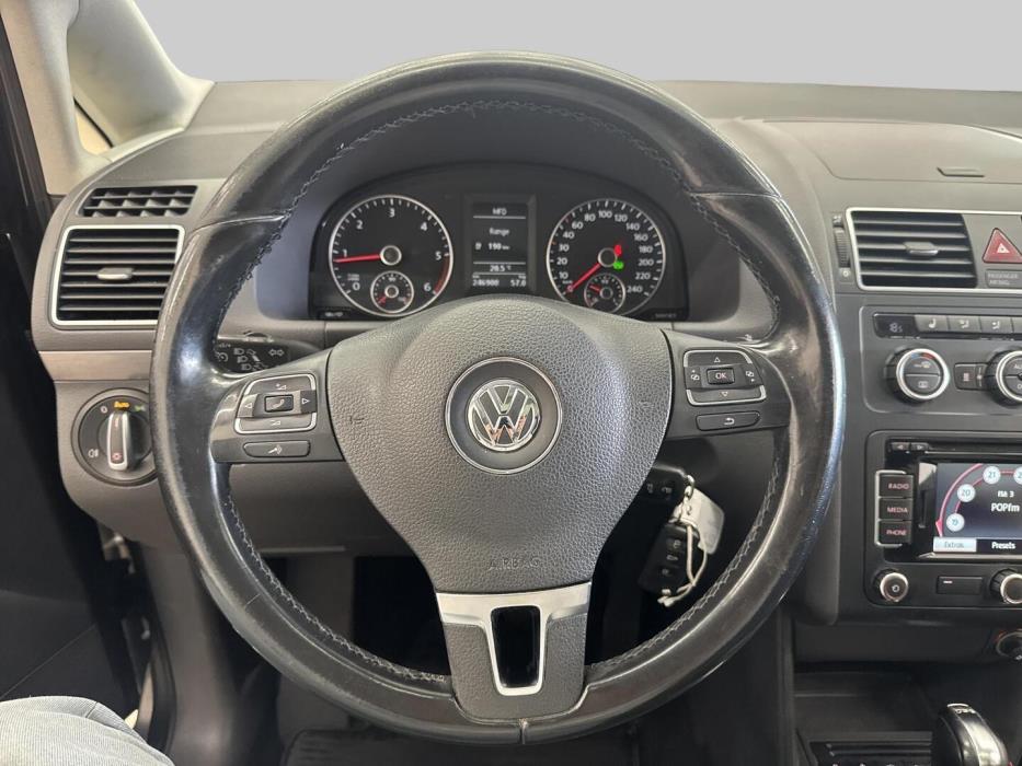 VOLKSWAGEN Touran 2013