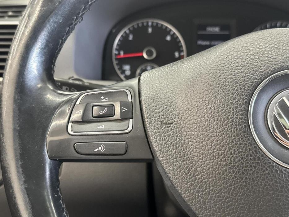 VOLKSWAGEN Touran 2013