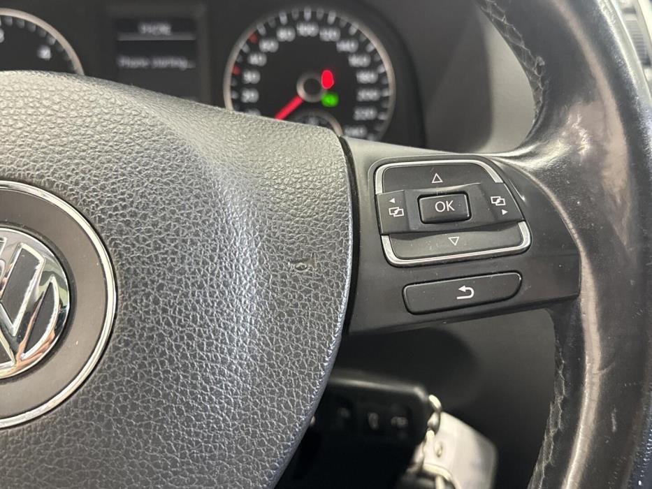 VOLKSWAGEN Touran 2013