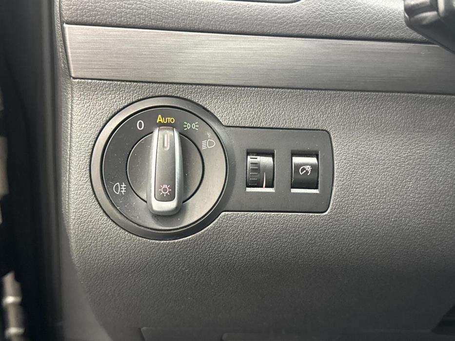 VOLKSWAGEN Touran 2013