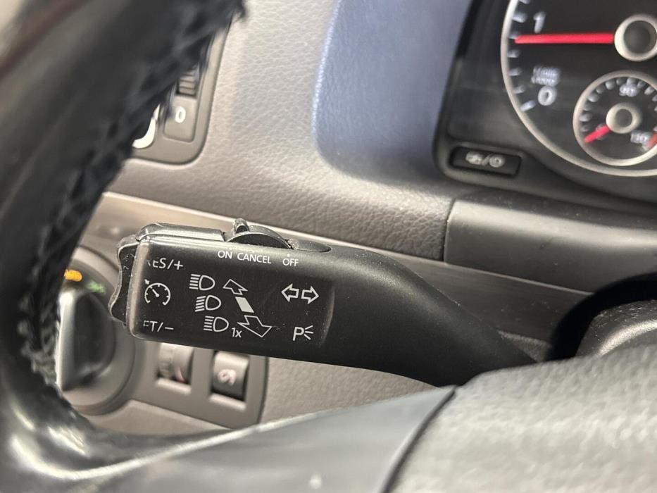 VOLKSWAGEN Touran 2013