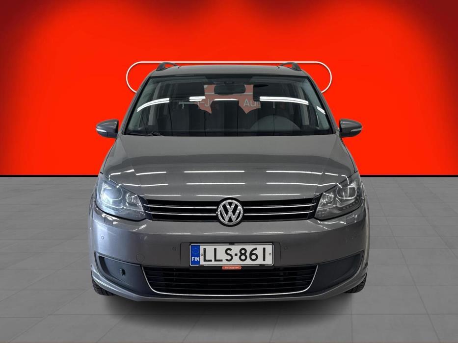 VOLKSWAGEN Touran 2013
