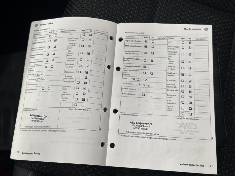 VOLKSWAGEN Touran 2013