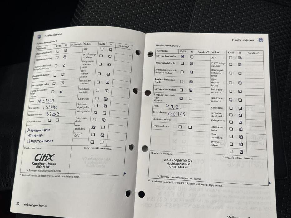 VOLKSWAGEN Touran 2013